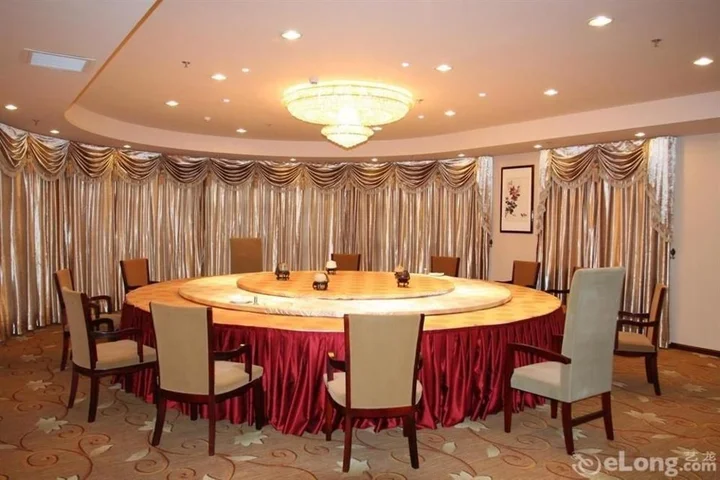 Циндао: Qingdao Zhongyang Business Hotel
