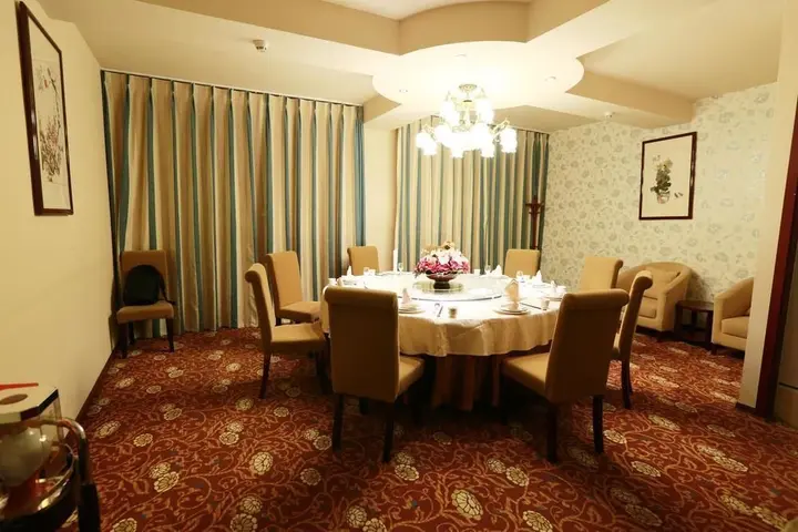 Циндао: Qingdao Zhongyang Business Hotel