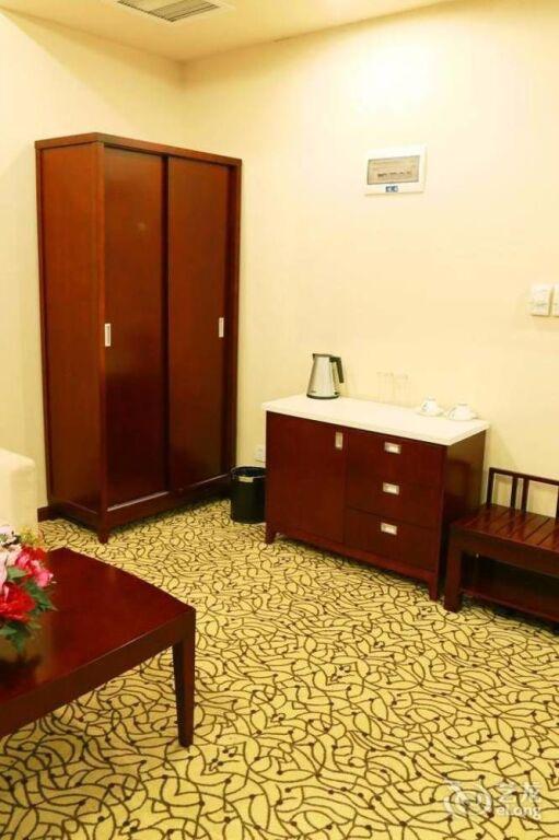 Циндао: Qingdao Zhongyang Business Hotel