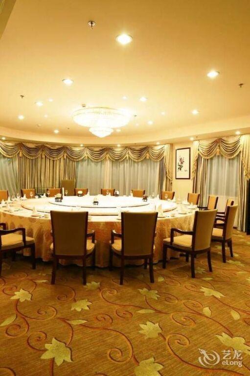 Циндао: Qingdao Zhongyang Business Hotel