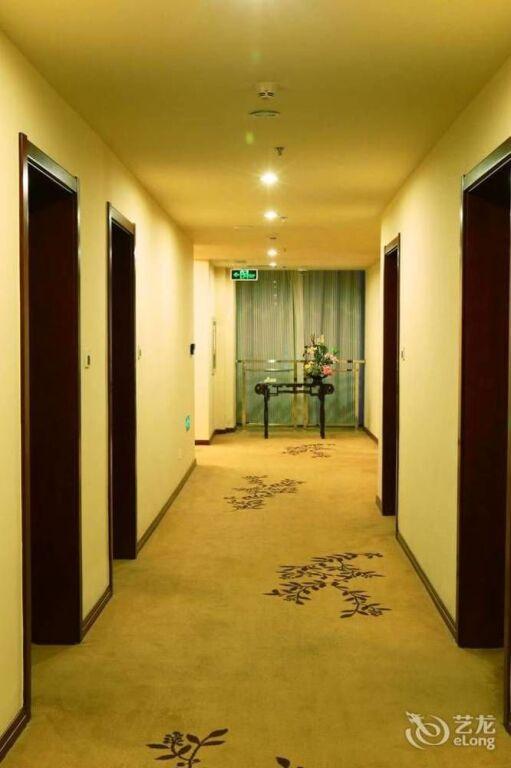 Циндао: Qingdao Zhongyang Business Hotel