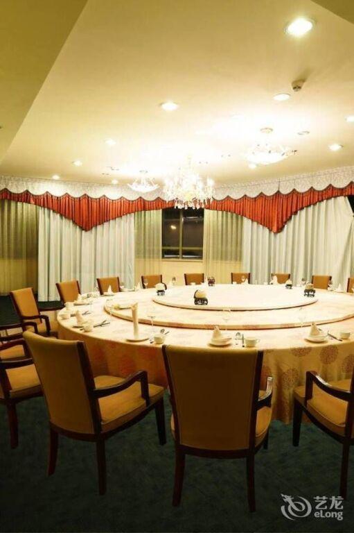 Циндао: Qingdao Zhongyang Business Hotel