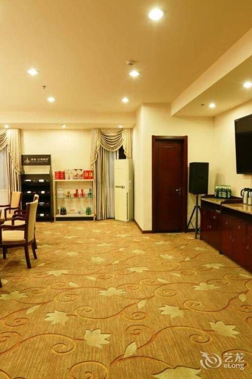 Циндао: Qingdao Zhongyang Business Hotel
