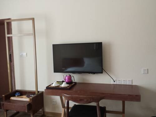 Яншо: Yangshuo Big Banyan Tree James Joyce Coffetel