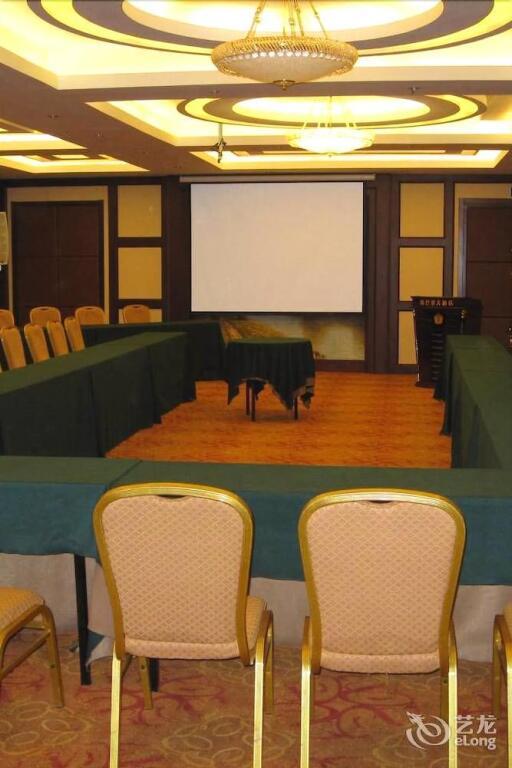 Харбин: New Paris Hotel Harbin