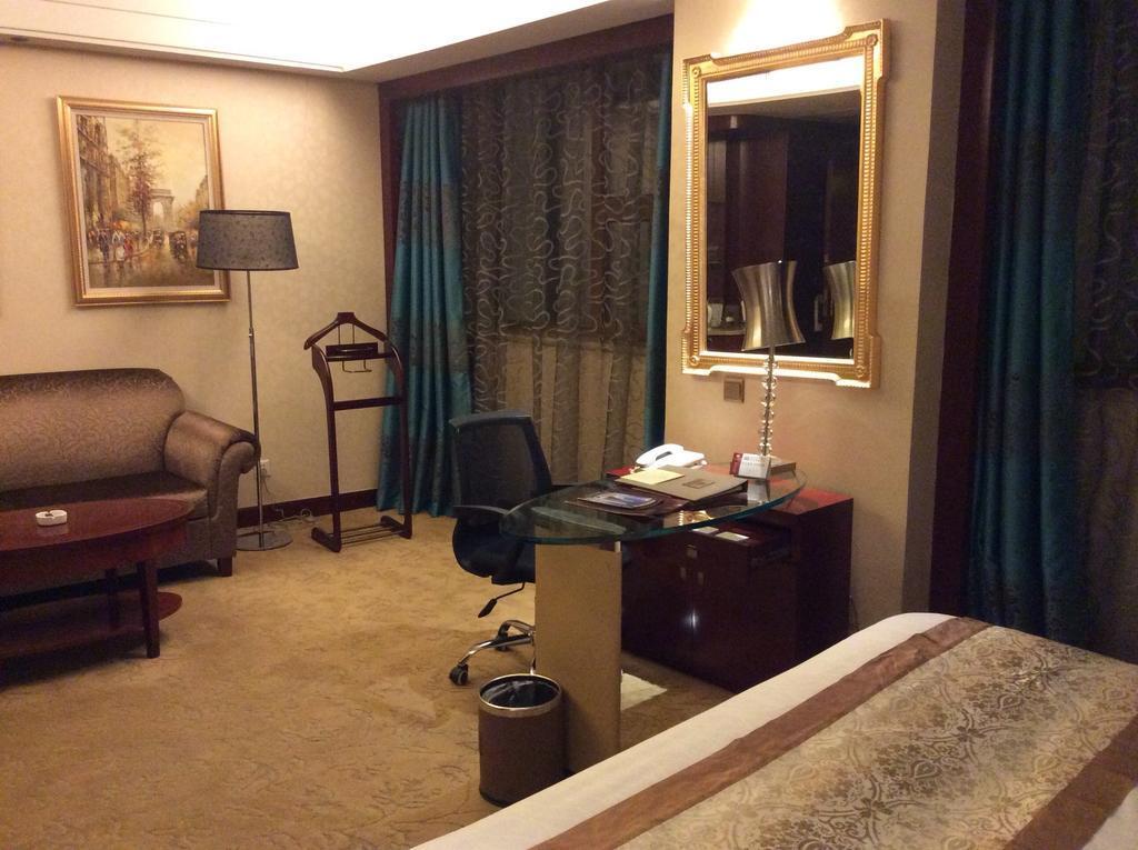 Харбин: New Paris Hotel Harbin