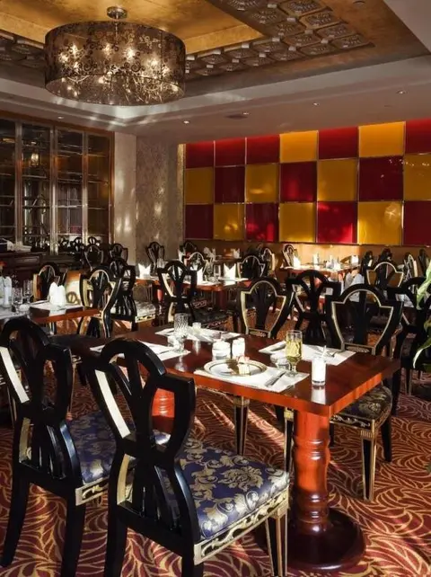 Харбин: New Paris Hotel Harbin