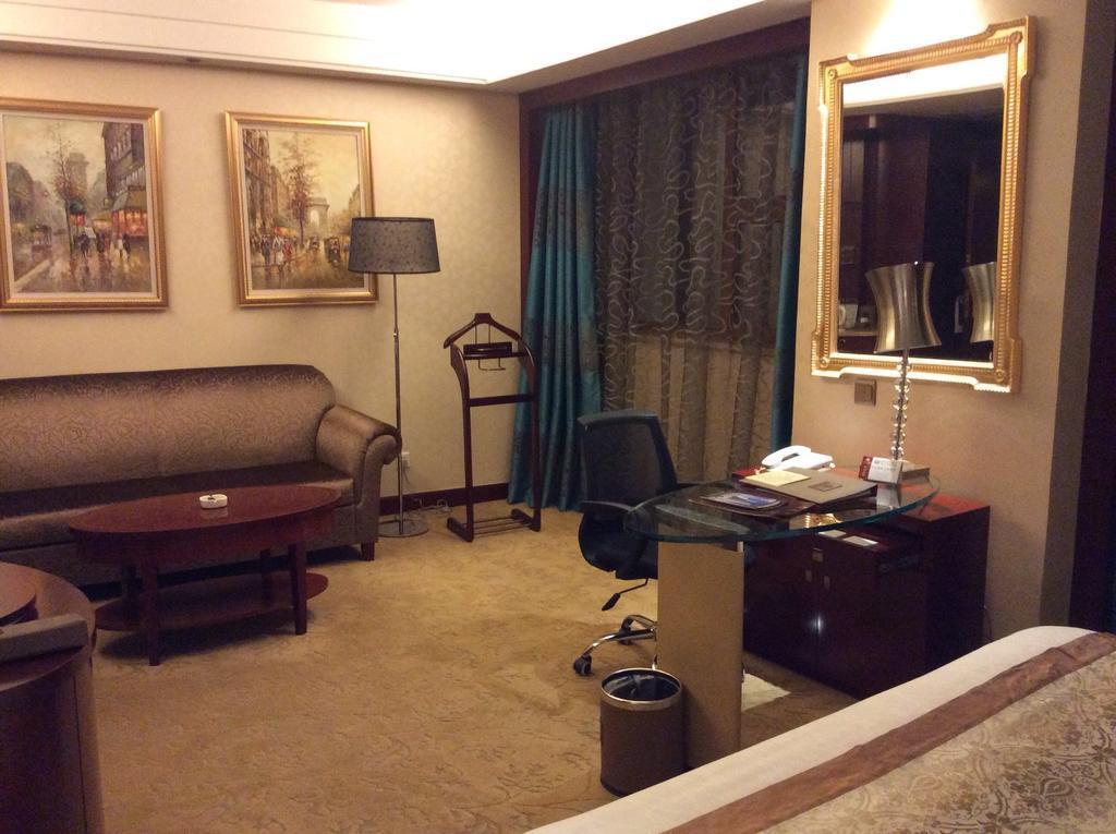 Харбин: New Paris Hotel Harbin