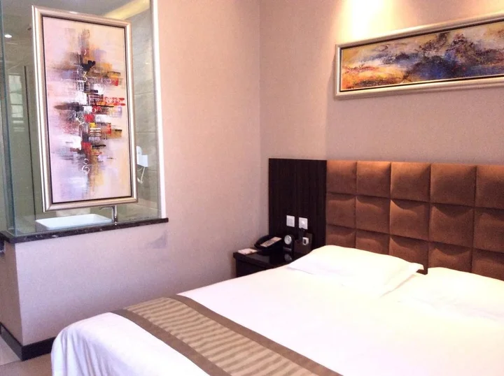 Харбин: Harbin Outai Business Hotel