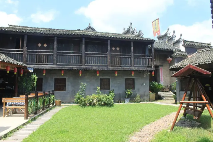 Яншо: Yangshuo Loong Old House