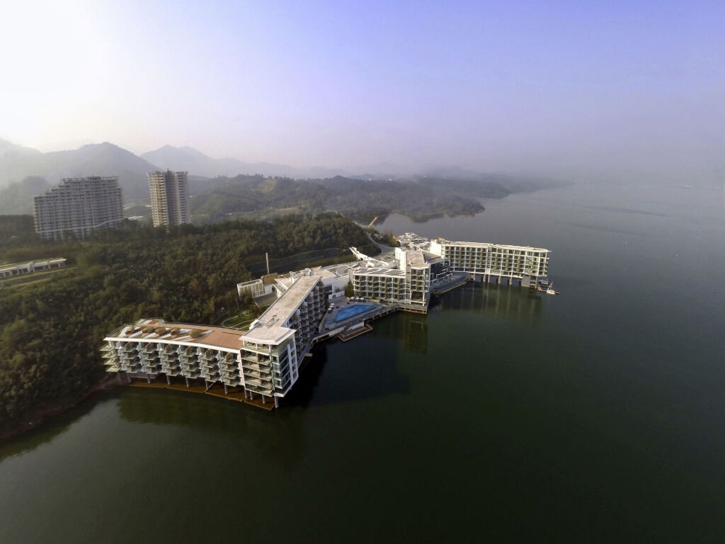Хуаншань: Crowne Plaza Huangshan Taiping Lake