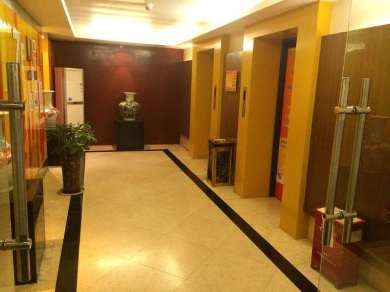 Шэньчжэнь: 7 Days Inn Shenzhen Dongmen Pedestrian Street Shaibu Subway Station Branch