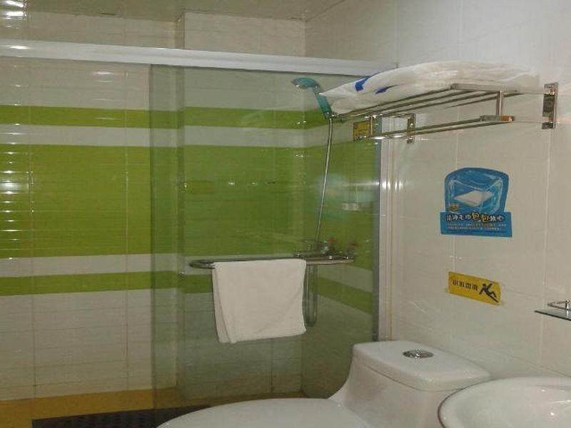 Шанхай: 7Days Inn Shanghai Caobao Road Metro Station