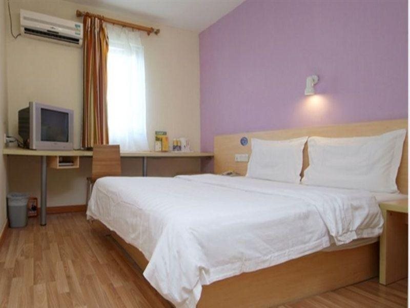 Пекин: 7 Days Inn Beijing South Railway Station