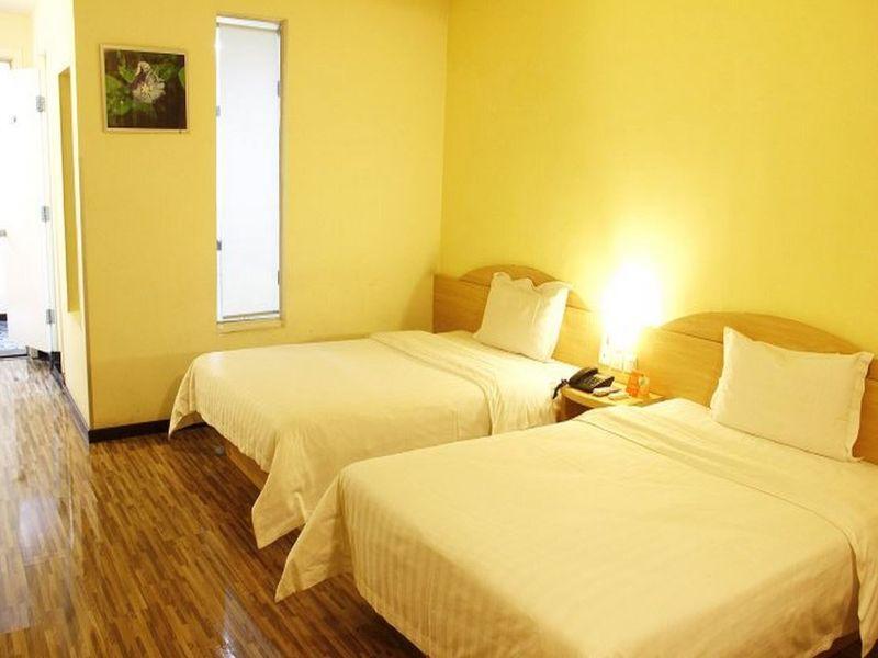 7 Days Inn — фото 1