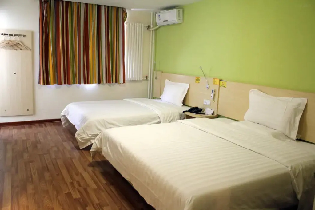 Пекин: 7 Days Inn Beijing Teample of Heaven East Gate Subway Station