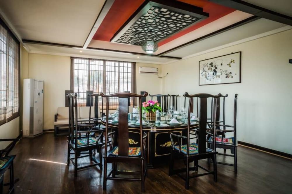 Баоцзи: Scenery Retreats Taibai Mountain Hot Spring Villa Resort