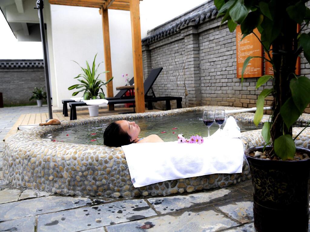 Баоцзи: Scenery Retreats Taibai Mountain Hot Spring Villa Resort