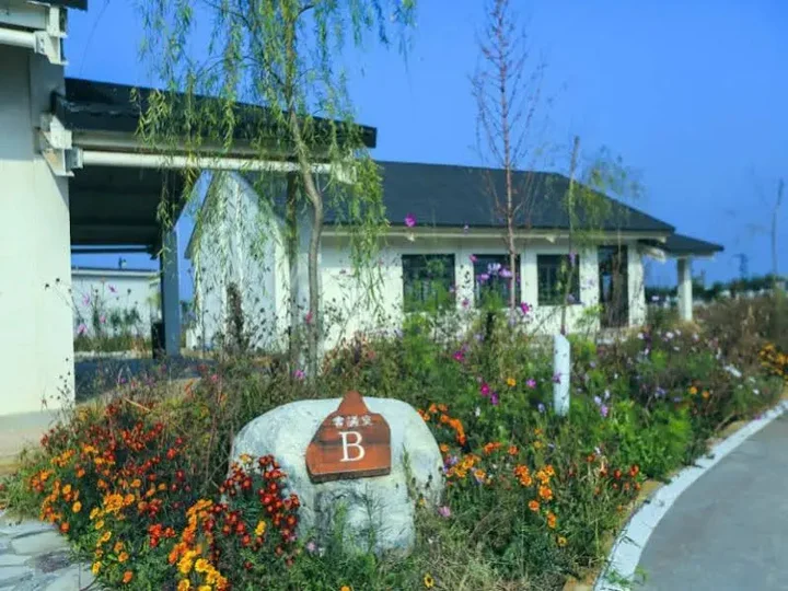 Баоцзи: Scenery Retreats Taibai Mountain Hot Spring Villa Resort