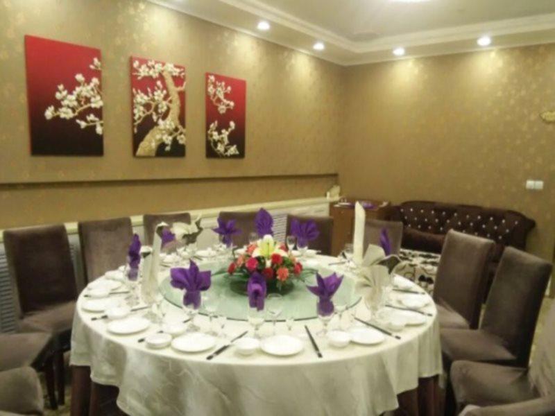 Цзюцюань: DunHuang Hotel