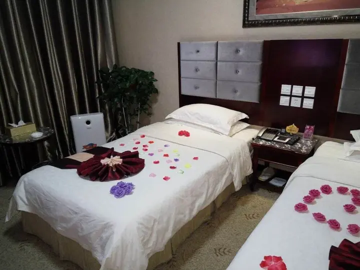 Цзюцюань: DunHuang Hotel