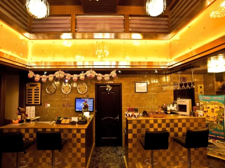 Циндао: Qingdao Laiyinbao Business Hotel