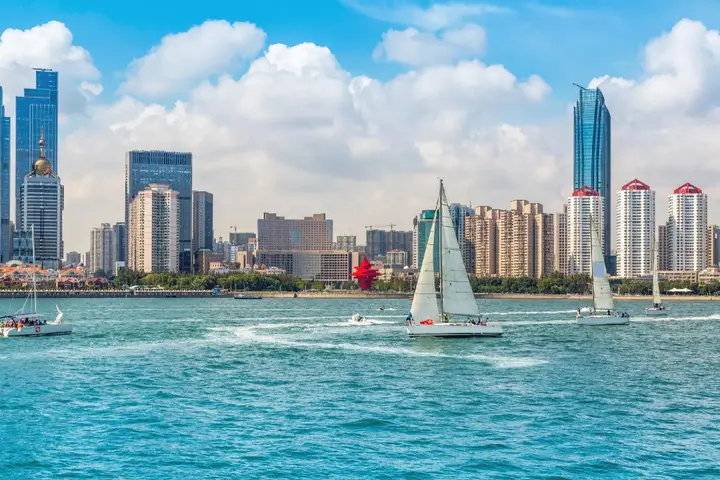 Циндао: Qingdao Laiyinbao Business Hotel