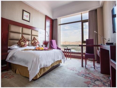 Цзюцюань: Dunhuang Silk Road Yiyuan Hotel