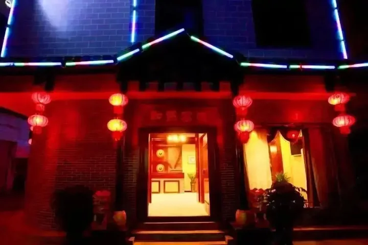 Чжанцзяцзе: He Xi Inn