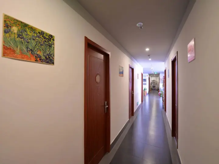 Шанхай: The Next Station Youth Hostel