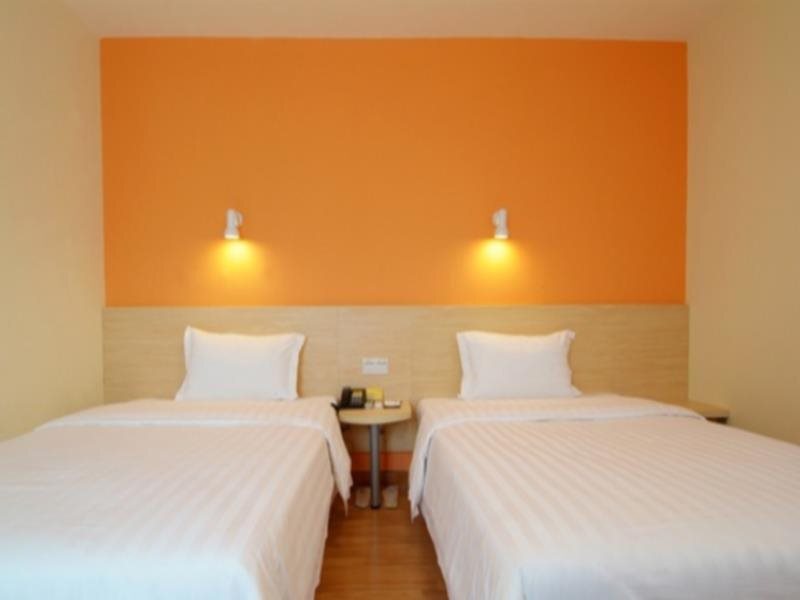 Дунгуань: 7 Days PremiumDongguan South City