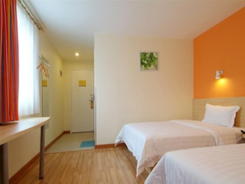 Дунгуань: 7 Days PremiumDongguan South City