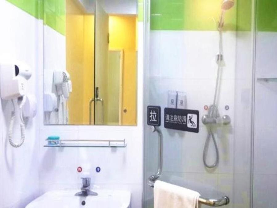 Чжуншань: 7 Days Inn Zhongshan Shiqi Daxin North Railway Station Branch