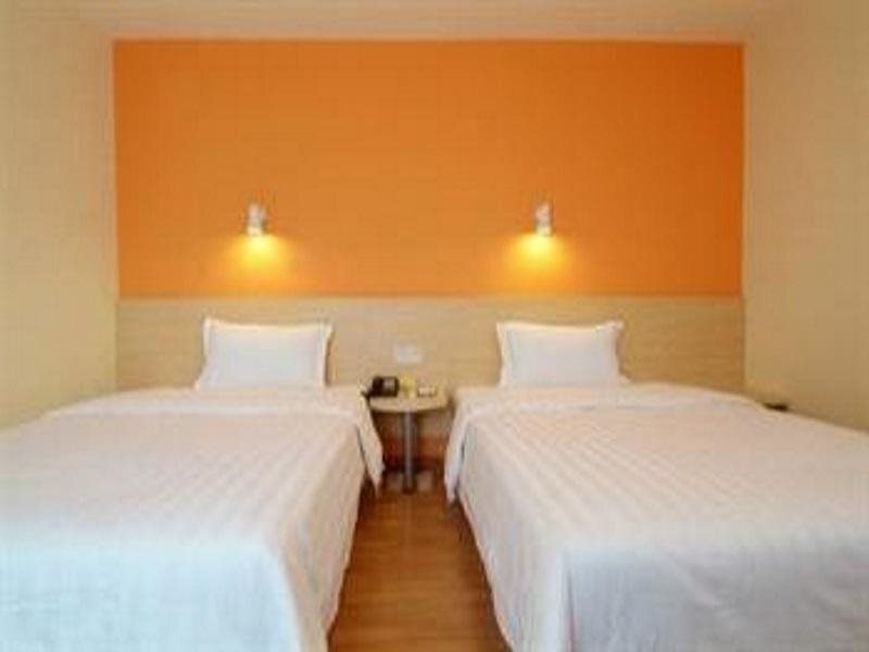 7 Days Premium Hotel (Kunming Vientiane City Dongjiao Road Subway Station) — фото 1