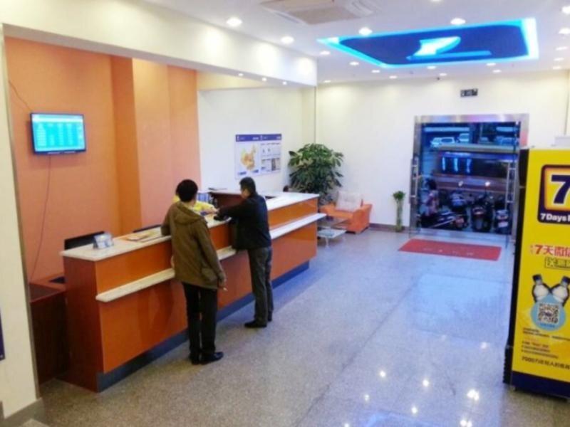 Учжоу: 7Days Inn Wuzhou Jinhui Bus Station