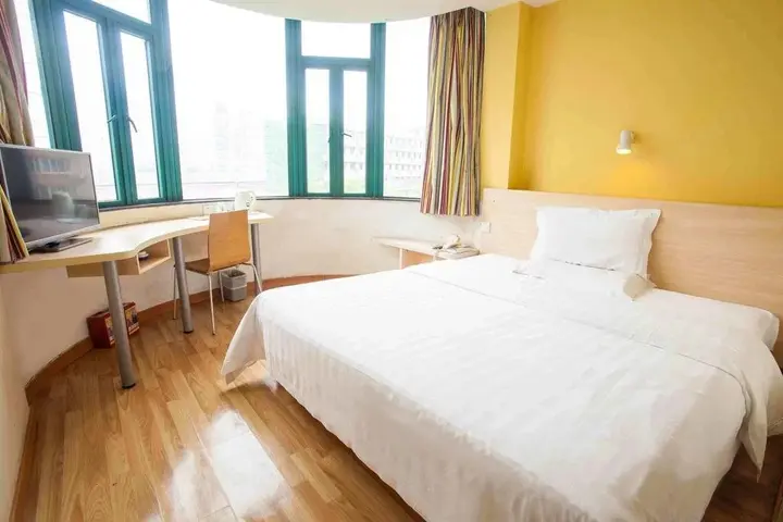 Чжаоцин: 7Days Inn Zhaoqing Duanzhou Liu Road Yue Gao Book Shop