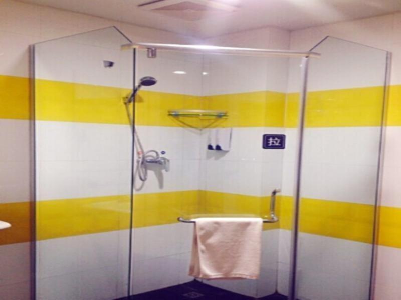 Синъи: 7 Days Inn Xingyi North Ruijin Road Branch