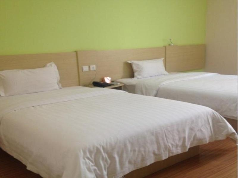 Синъи: 7 Days Inn Xingyi North Ruijin Road Branch