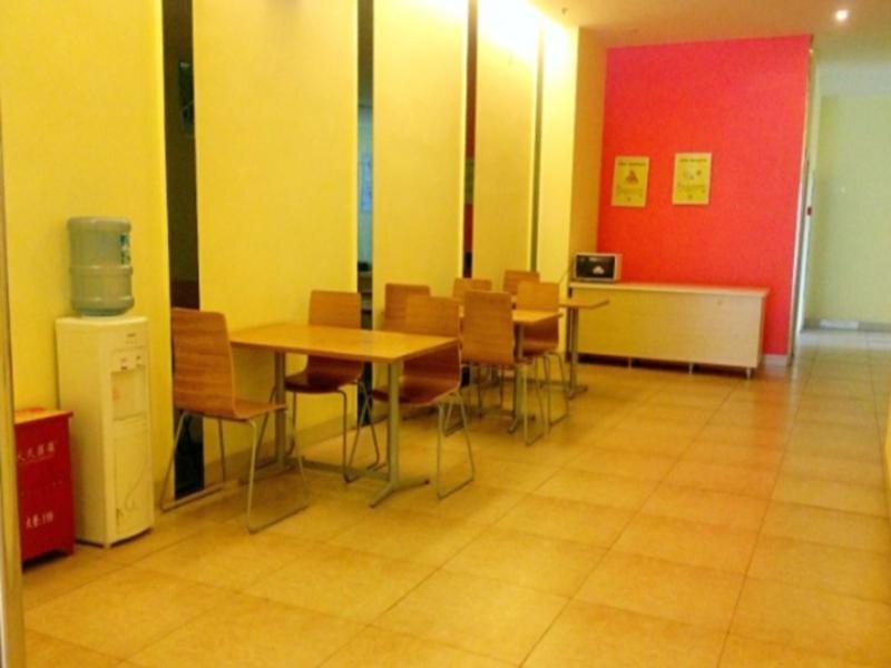 Синъи: 7 Days Inn Xingyi North Ruijin Road Branch