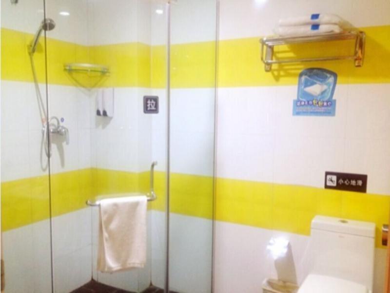 Синъи: 7 Days Inn Xingyi North Ruijin Road Branch