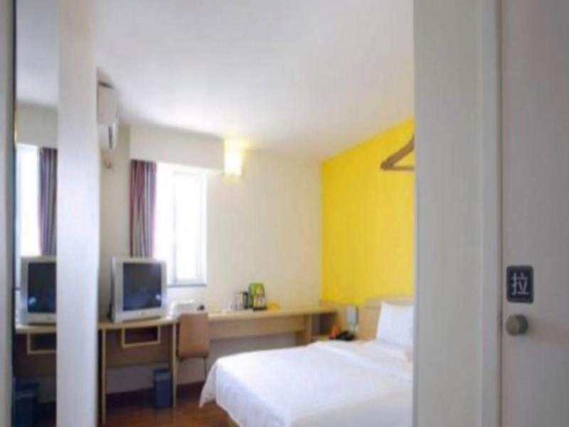 Дунъян: 7Days Inn Hengdian Movie Center