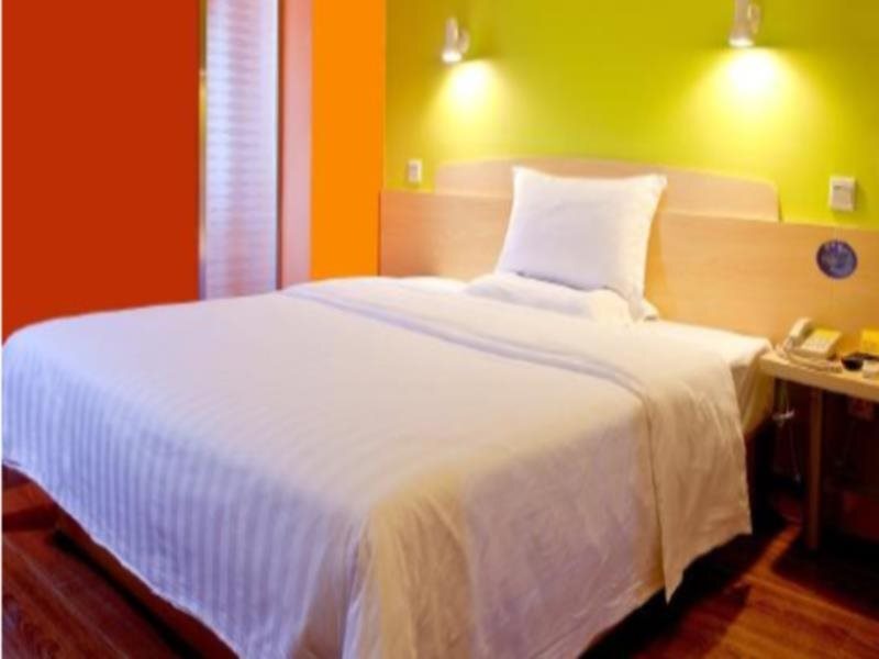 Дунъян: 7Days Inn Hengdian Movie Center