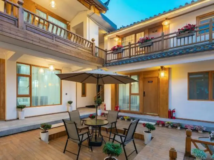 Лицзян: Lijiang Yijing Inn