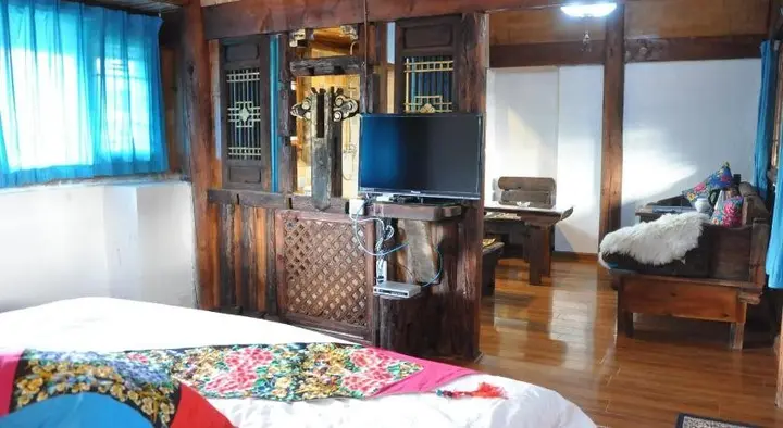 Лицзян: Lijiang Qinglu Courtyard Hotel