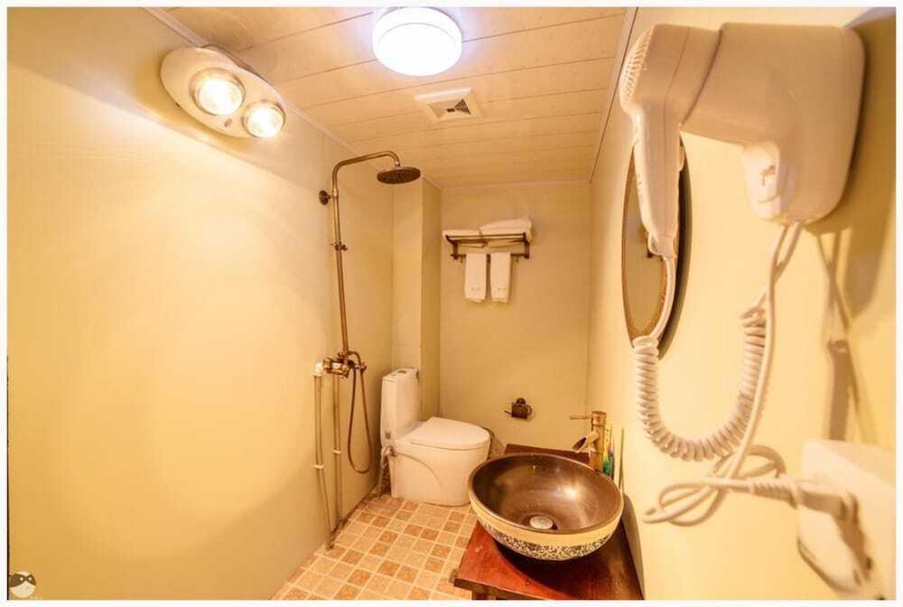 Шангри-Ла: Yis Hostel