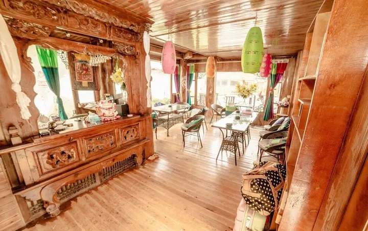 Шангри-Ла: Yis Hostel