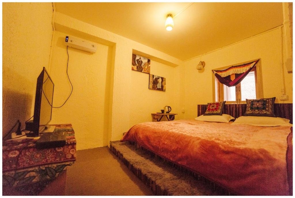 Шангри-Ла: Yis Hostel