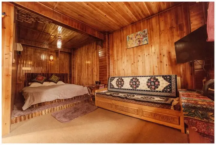 Шангри-Ла: Yis Hostel