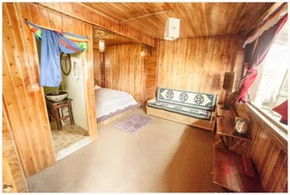 Шангри-Ла: Yis Hostel