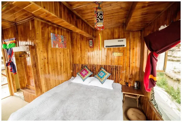Шангри-Ла: Yis Hostel